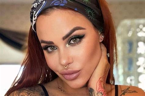 Animal Rights Influencer and OnlyFans Star Elena Larrea Dies of ...